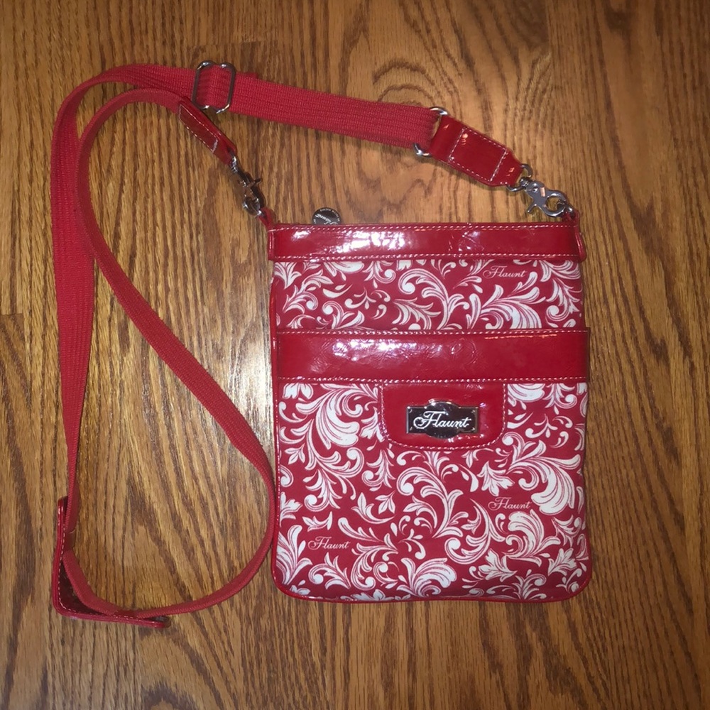 Shoulder or Cross-body Flaunt purse.